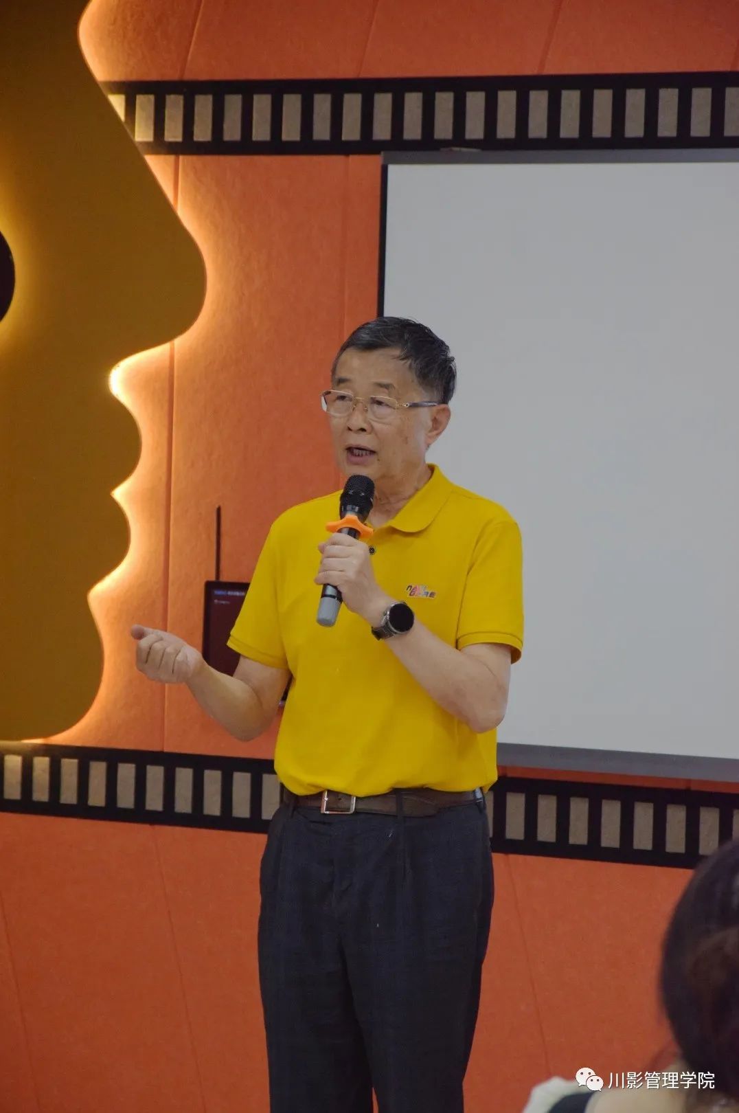 四川电影电视学院科研处